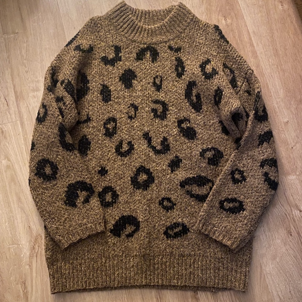 Universal thread wool sweater